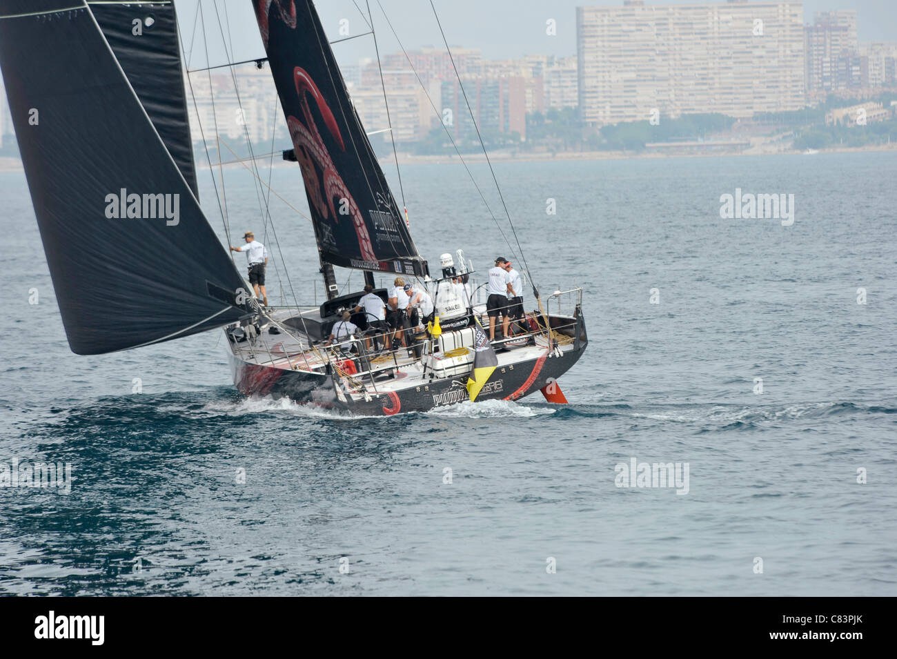 Team Puma während trial Etappe des Volvo Ocean Race in Alicante Bay, Spanien Stockfoto