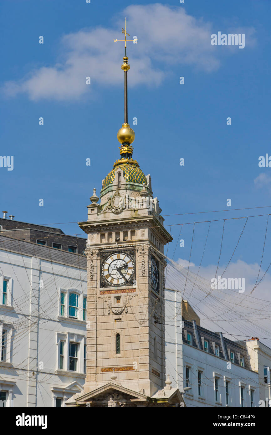 Jubilee Clock Tower, der Kreuzung von Queens & Deich Straßen mit Weststraßen & Nord, Brighton, East Sussex, England, UK Stockfoto