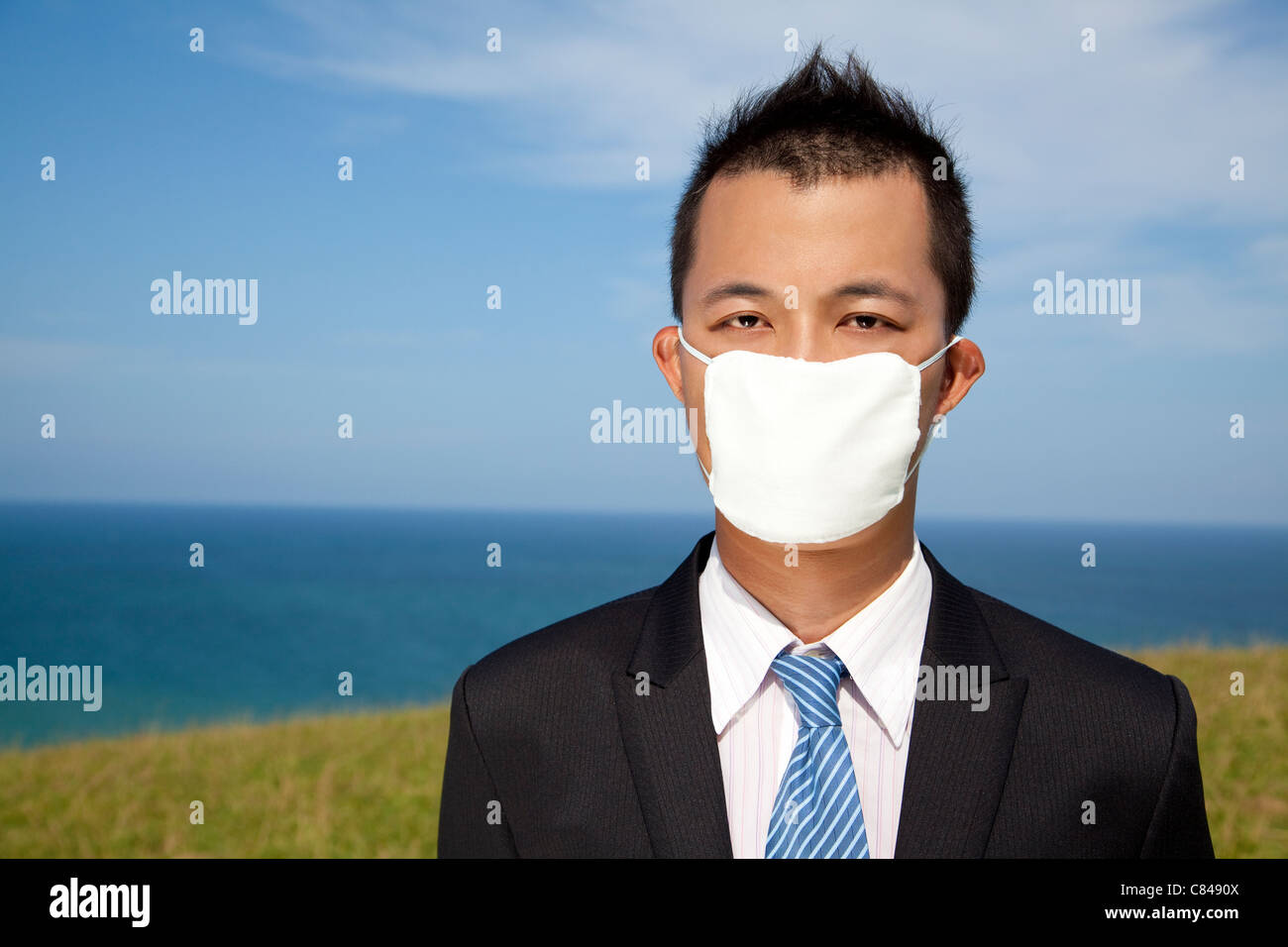 Geschäftsmann in Depression mit Maske Stockfoto