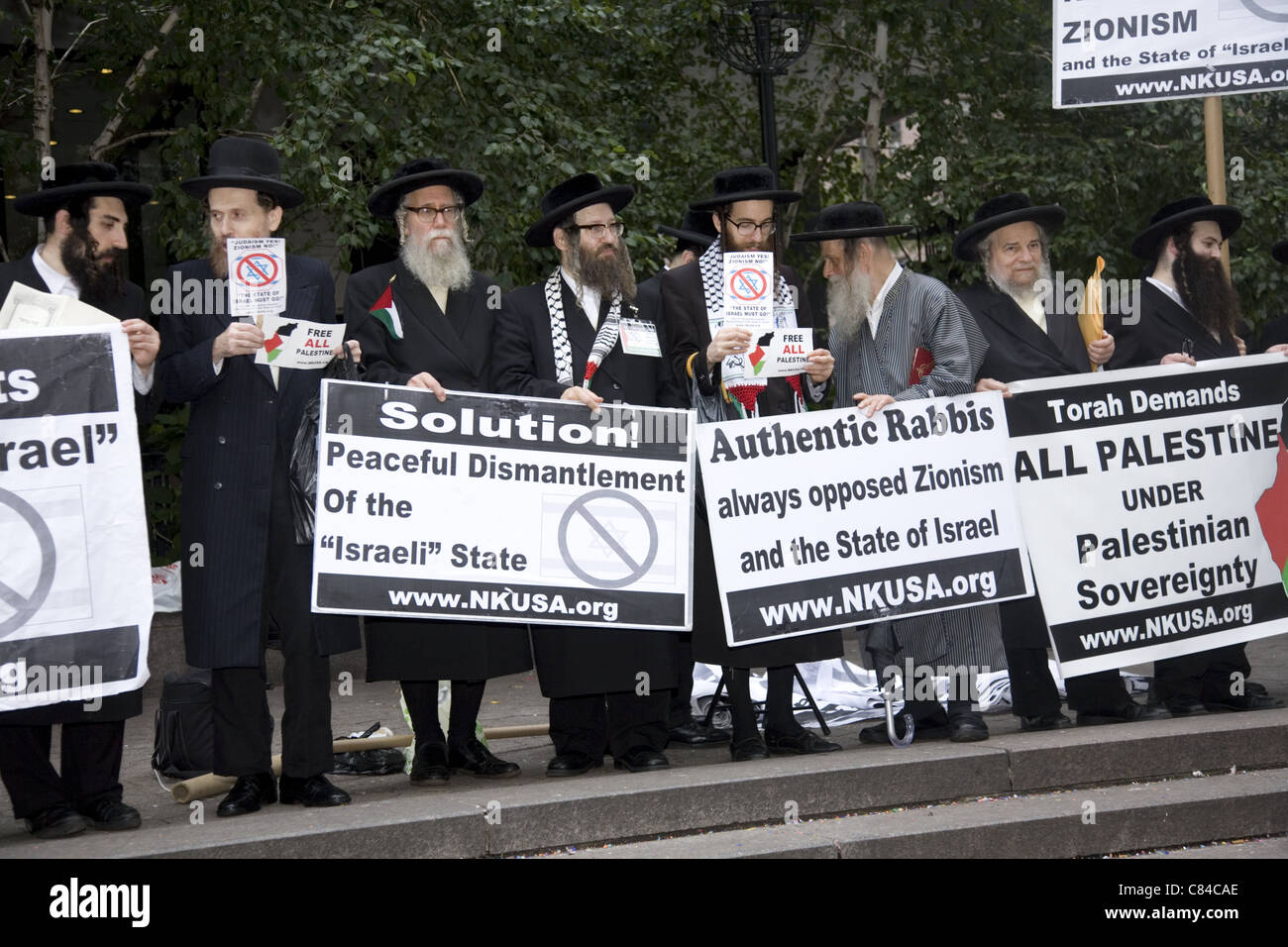 Ultra-orthodoxen jüdischen Rabbinern demonstrieren in der Nähe der UNO in New York zu Palästina befreien und den Staat Israel zu demontieren. Stockfoto