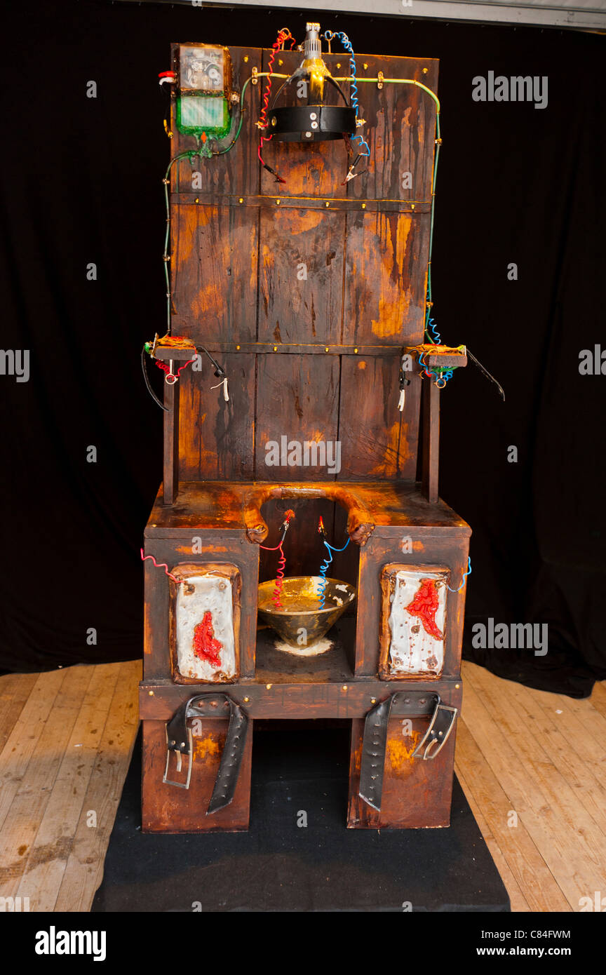 PA-ris, Frankreich, „Todesurteil“, Electric Chair Exhibit, in einer Kunstdemonstration gegen die Ausstellung „Capital Punishment Exhibit“ Stockfoto