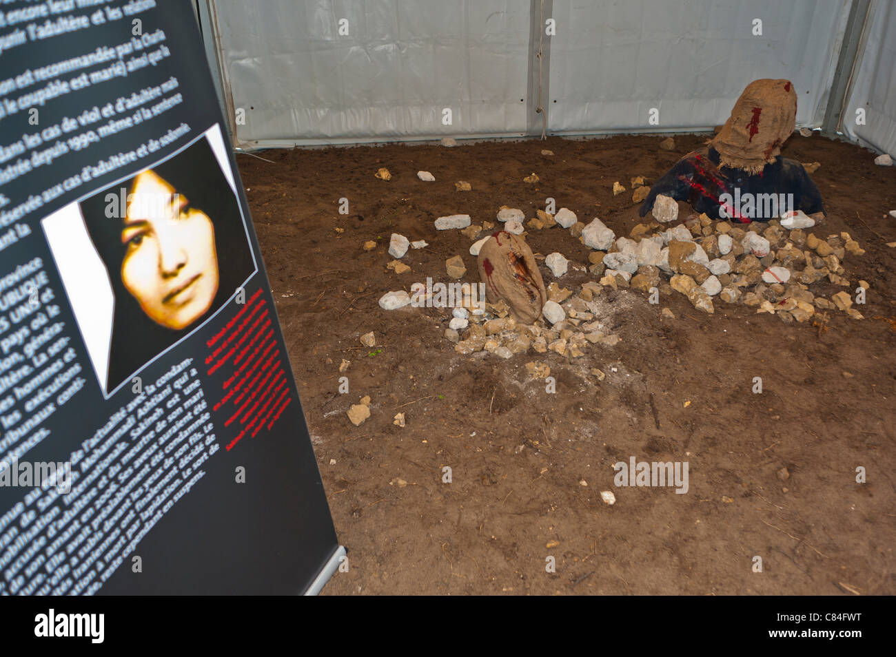 PA-ris, Frankreich, Ausstellung „Steinigung zu Tode“ in einer Ausstellung zum Kunstprotest gegen die Kapitalbestrafung Stockfoto