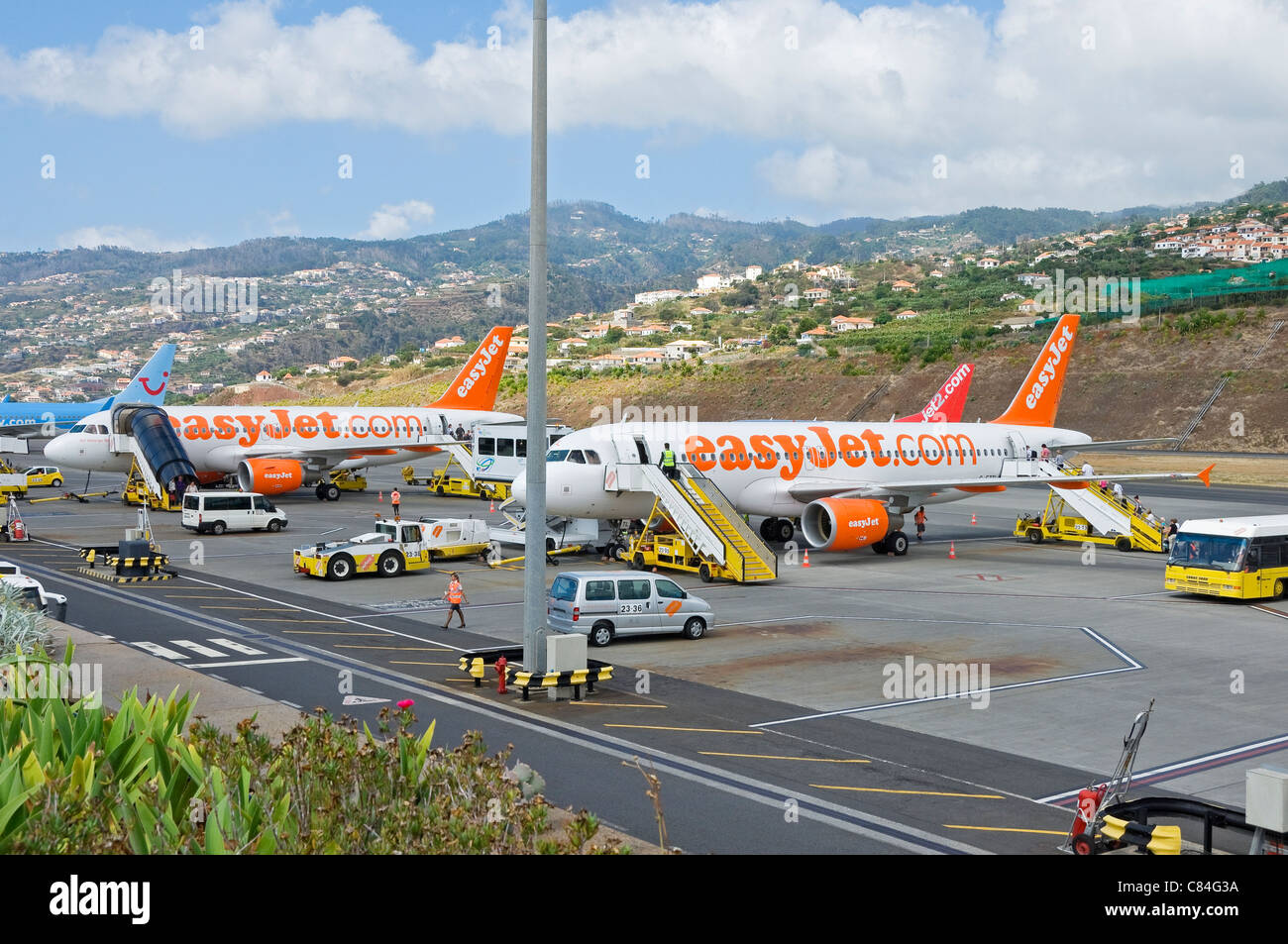 EasyJet Planes Flugzeug Flugzeug Flugzeuge am Flughafen Funchal geparkte Flugzeuge Madeira Portugal EU Europa Stockfoto