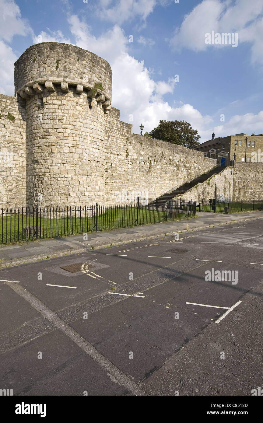 Die alten Stadtmauern auf Western Esplanade, Old Town, Southampton, Hampshire, England, UK Stockfoto