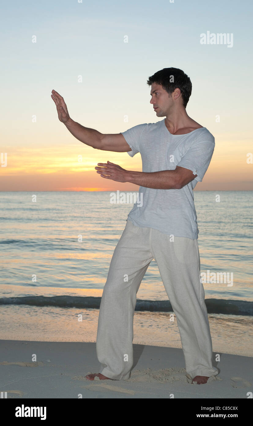 Menschen üben von Tai Chi, Reef Playacar Resort und Spa Hotel, Playa del Carmen, Quintana Roo, Halbinsel Yucatan, Mexiko Stockfoto