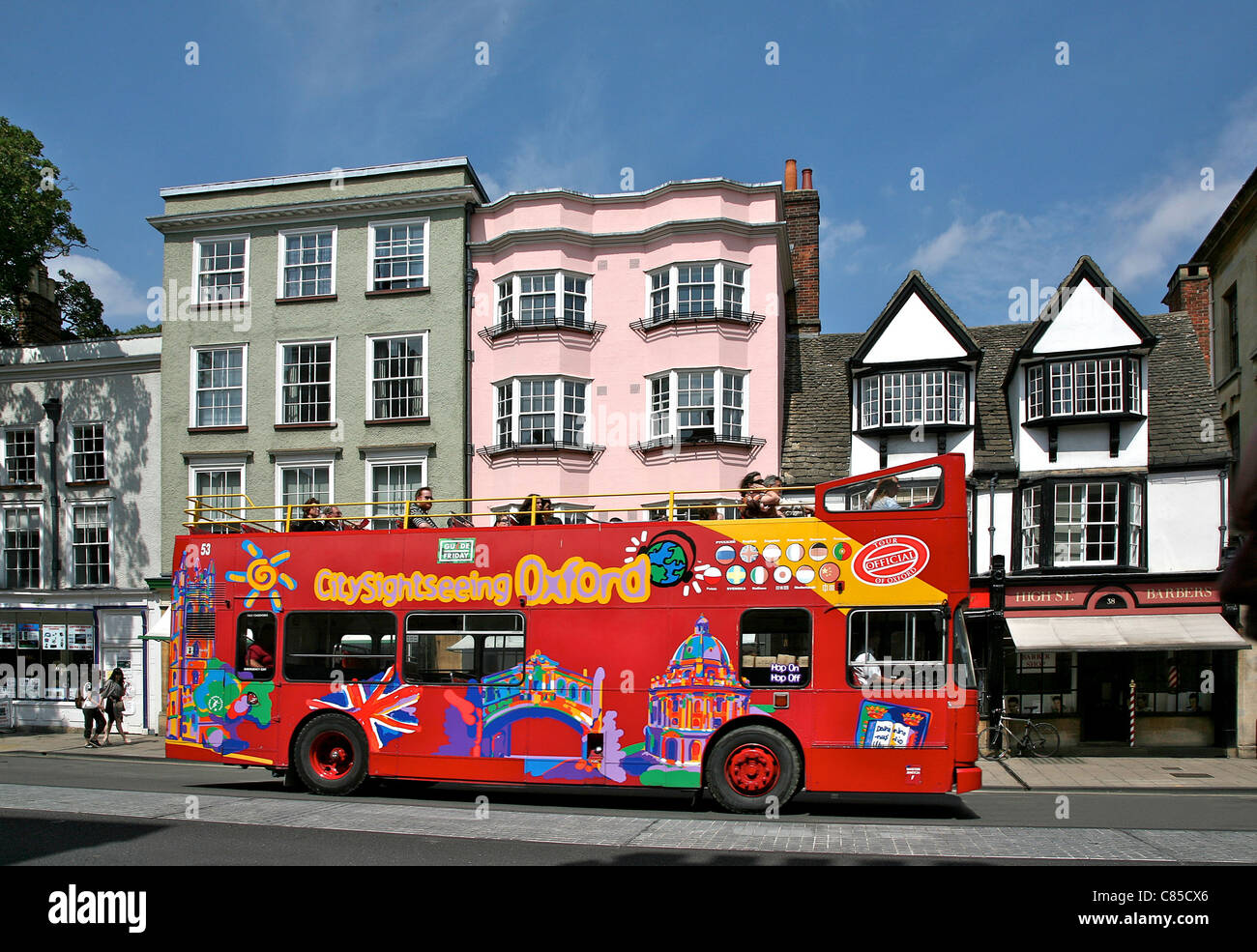Eine Stadt von Oxford-Tour-Bus die Besucher rund um die Sehenswürdigkeiten der berühmten Universitätsstadt Stockfoto