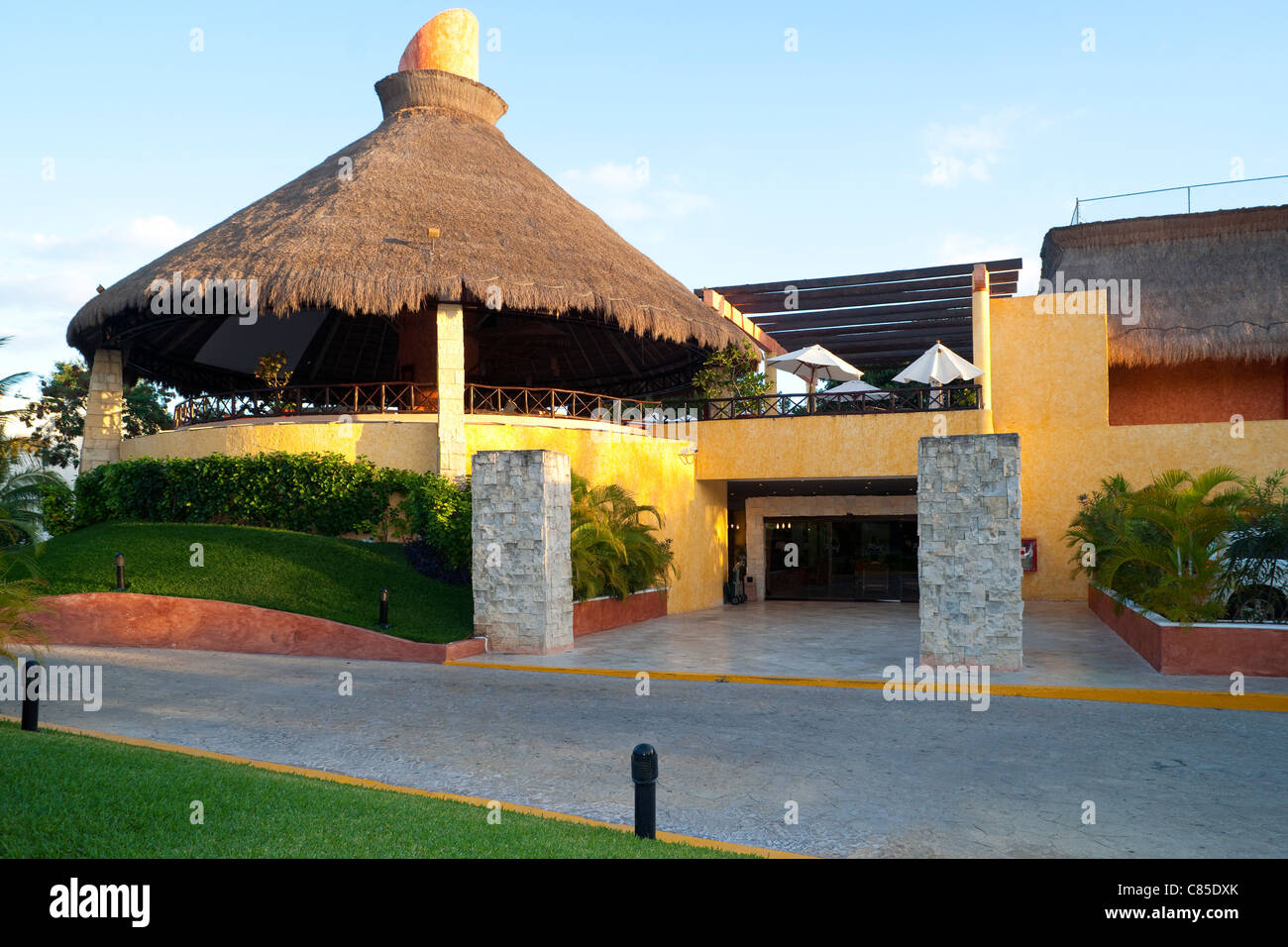 Reetdach des Reef Playacar Resort &amp; Spa, Playa del Carmen, Mexiko Stockfoto