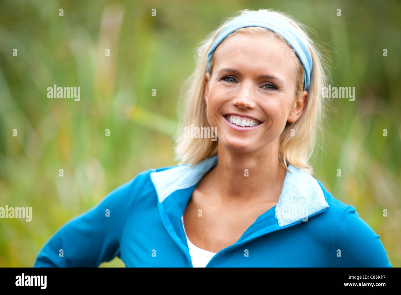 Porträt der Frau im freien Stockfoto