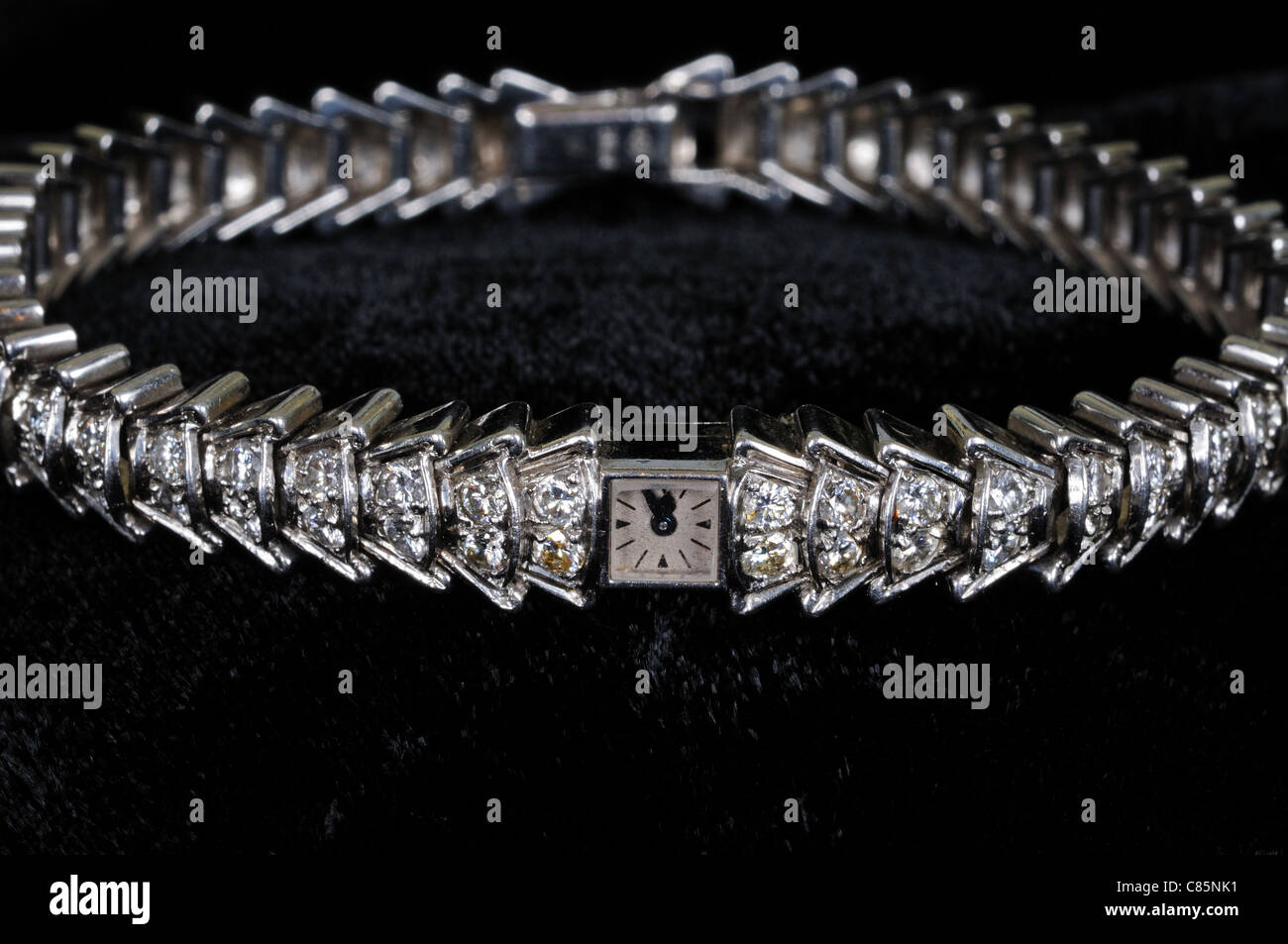 Jaeger le Coultre Uhr mit Diamant set Platin Gurt (hat das weltweit kleinste Uhrwerk), England. Stockfoto