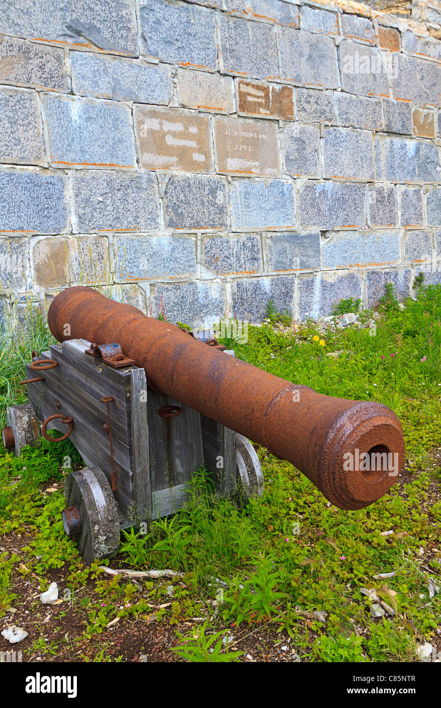 Eines der 40 Kanonen, die einst im Prince Of Wales Fort National Historic Site in der Nähe von Churchill, MB, Canada. Stockfoto