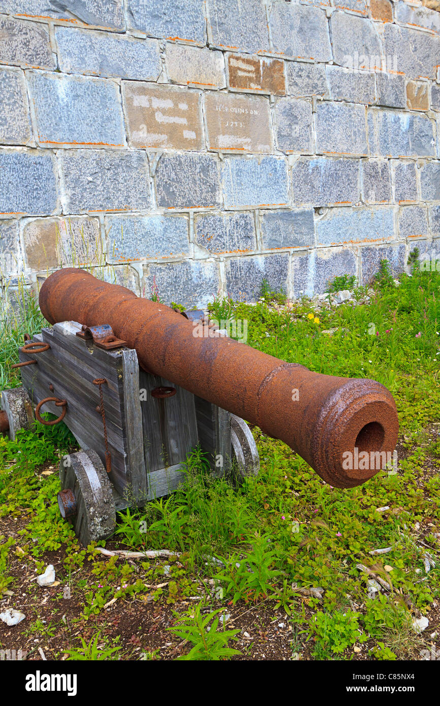 Eines der 40 Kanonen, die einst im Prince Of Wales Fort National Historic Site in der Nähe von Churchill, MB, Canada. Stockfoto