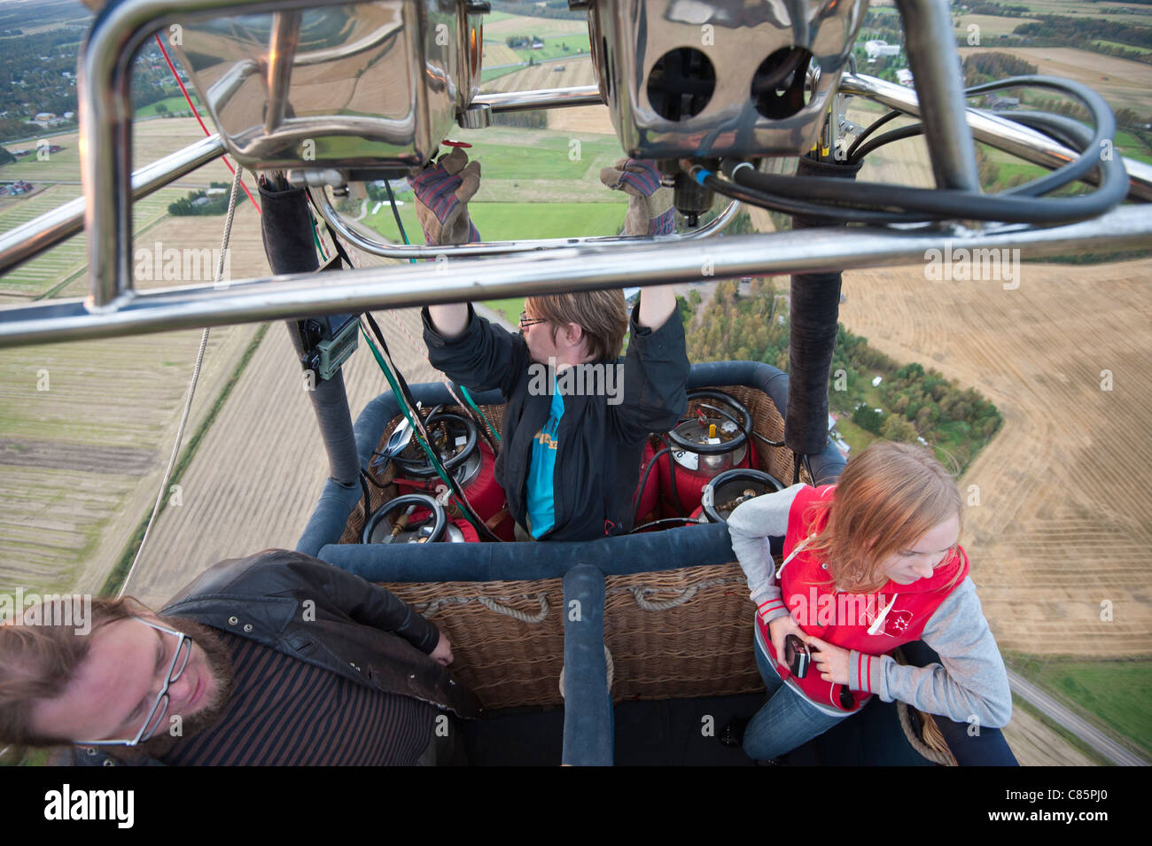 Fliegen in einem Ballon über dem Liminganlahti, in der Nähe von Oulu, Finnland. Stockfoto