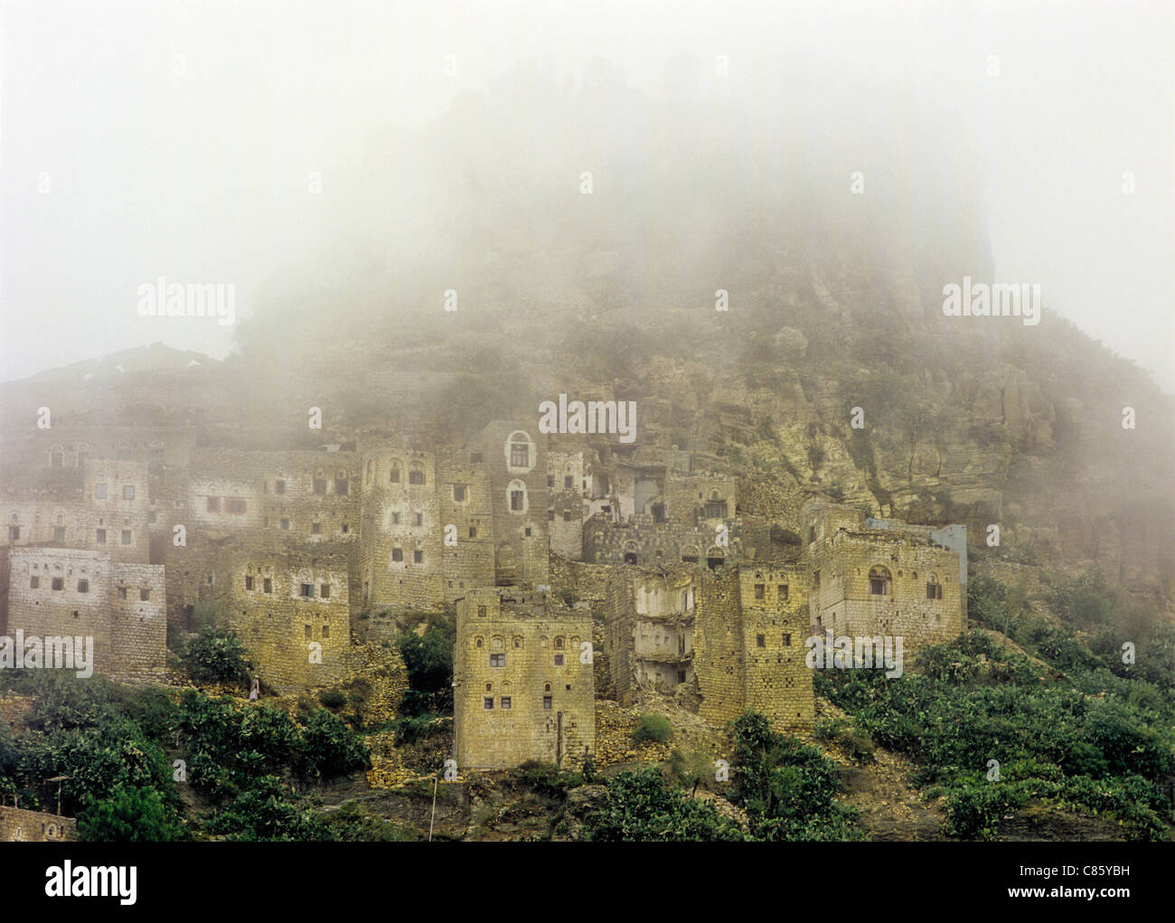 Beschlagen in der Stadt von Schlamm mehrstöckigen Backsteinbauten in Hajjah Governorate, Jemen Stockfoto