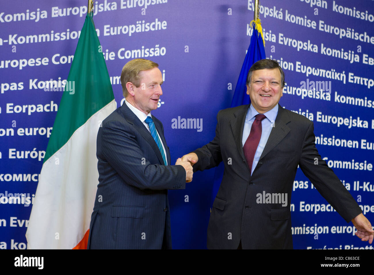 13.10.2011 - Premierminister von Irland Enda Kenny trifft mit dem Präsidenten der Europäischen Kommission José Manuel Barroso in Brüssel. Stockfoto