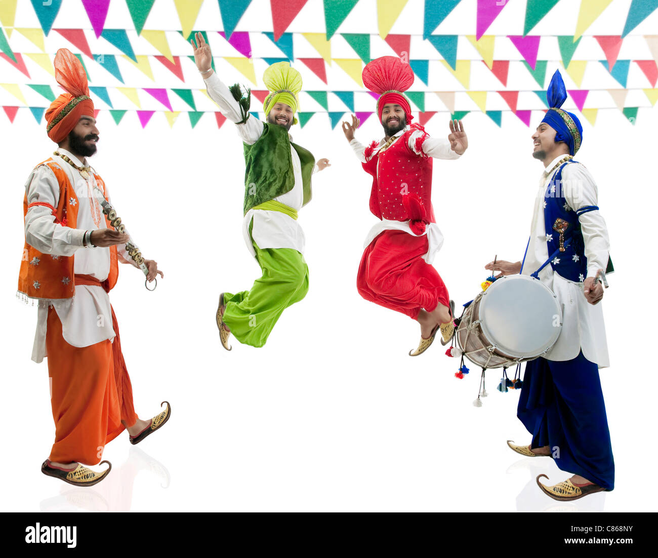 Sikh-Männer tanzen Stockfoto