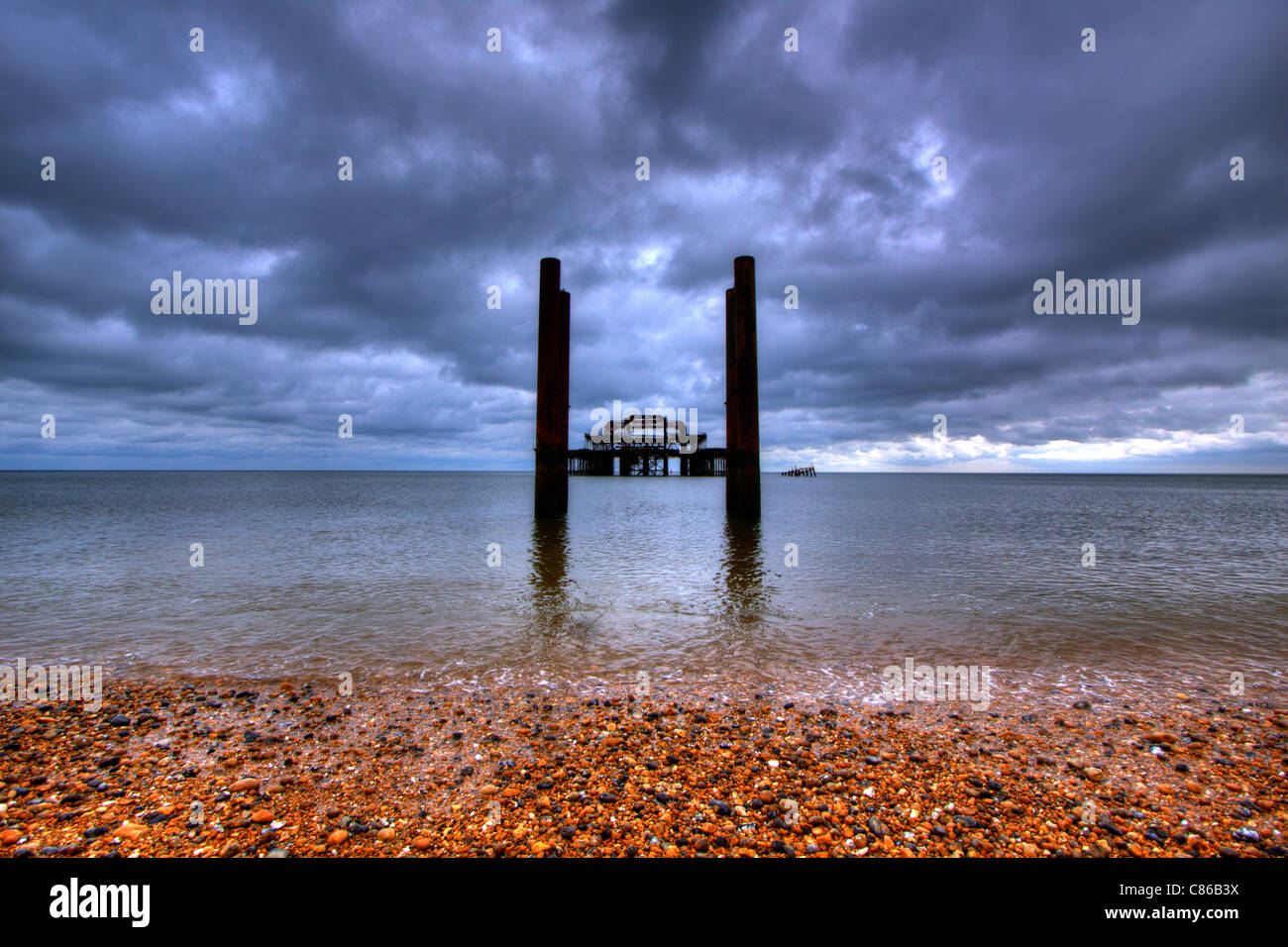 Ausgebrannt, Pier in Brighton, England Stockfoto