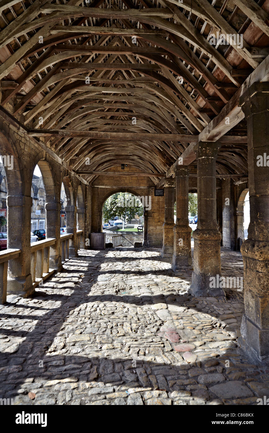 Chipping Campden Market Hall. Inneneinrichtung der alten Markthalle in Chipping Campden Cotswolds England aus dem Jahr 1627 Stockfoto