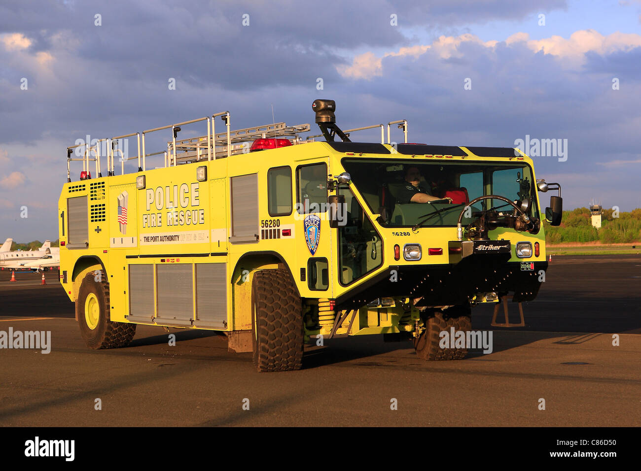 Flughafen Fire Truck Oshkosh Striker. Stockfoto