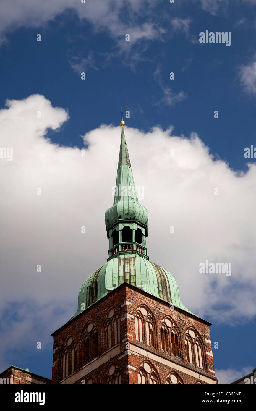 Kirche, Turm der St. Nikolaus Kirche, Hansestadt Stralsund, Mecklenburg-Vorpommern, Deutschland Stockfoto