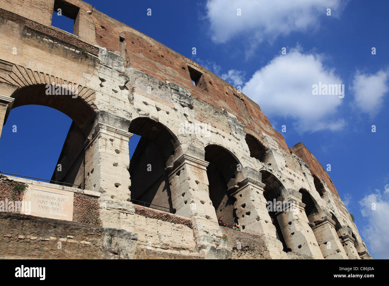 Rom, offene Bögen des Kolosseums Stockfoto