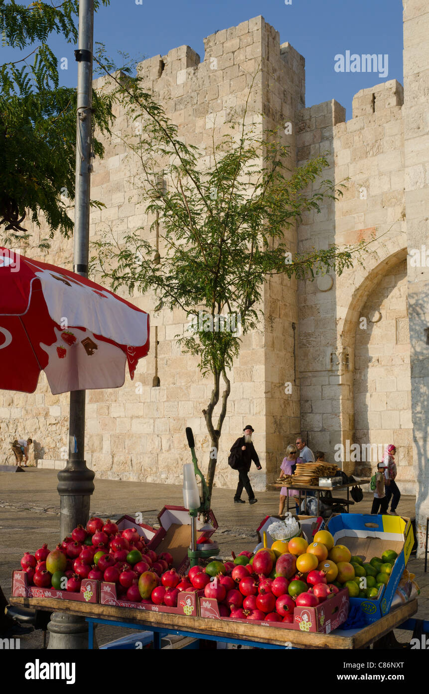 frischer Granatapfelsaft stehen am Jaffa-Tor. Altstadt von Jerusalem. Israel Stockfoto
