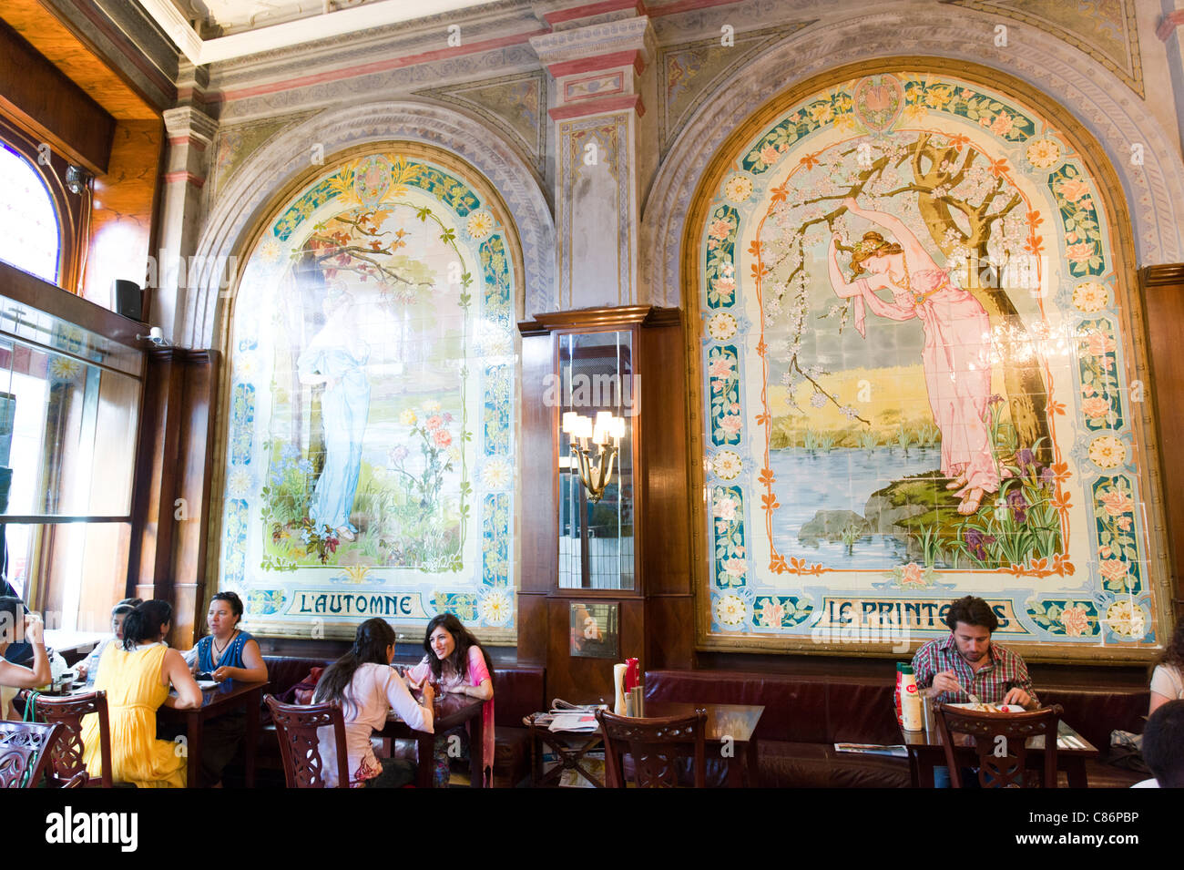 Yemek Kulubu Café Restaurant zur Istiklal Cadessi, Beyoglu, Istanbul, Türkei Stockfoto