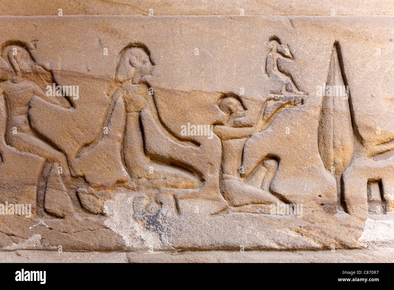 Geburt-Szene, Schaffung Relief in der Säulenhalle im ptolemäischen römischen Tempel des Chnum in Esna, Ägypten Stockfoto