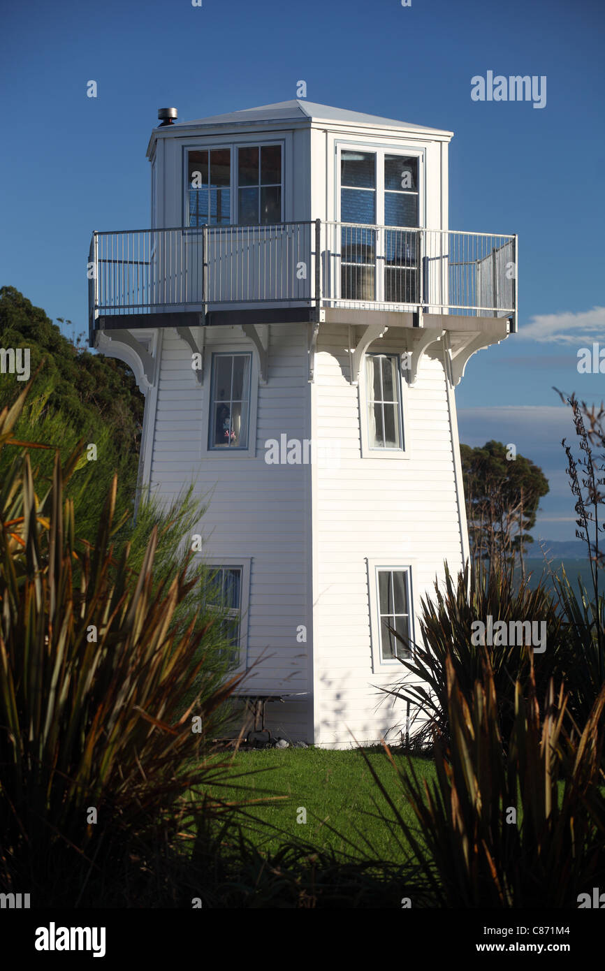 Der Leuchtturm, eine moderne Torheit gebaut als ein Ferienhaus in Ligar Bay, Golden Bay, Neuseeland Stockfoto