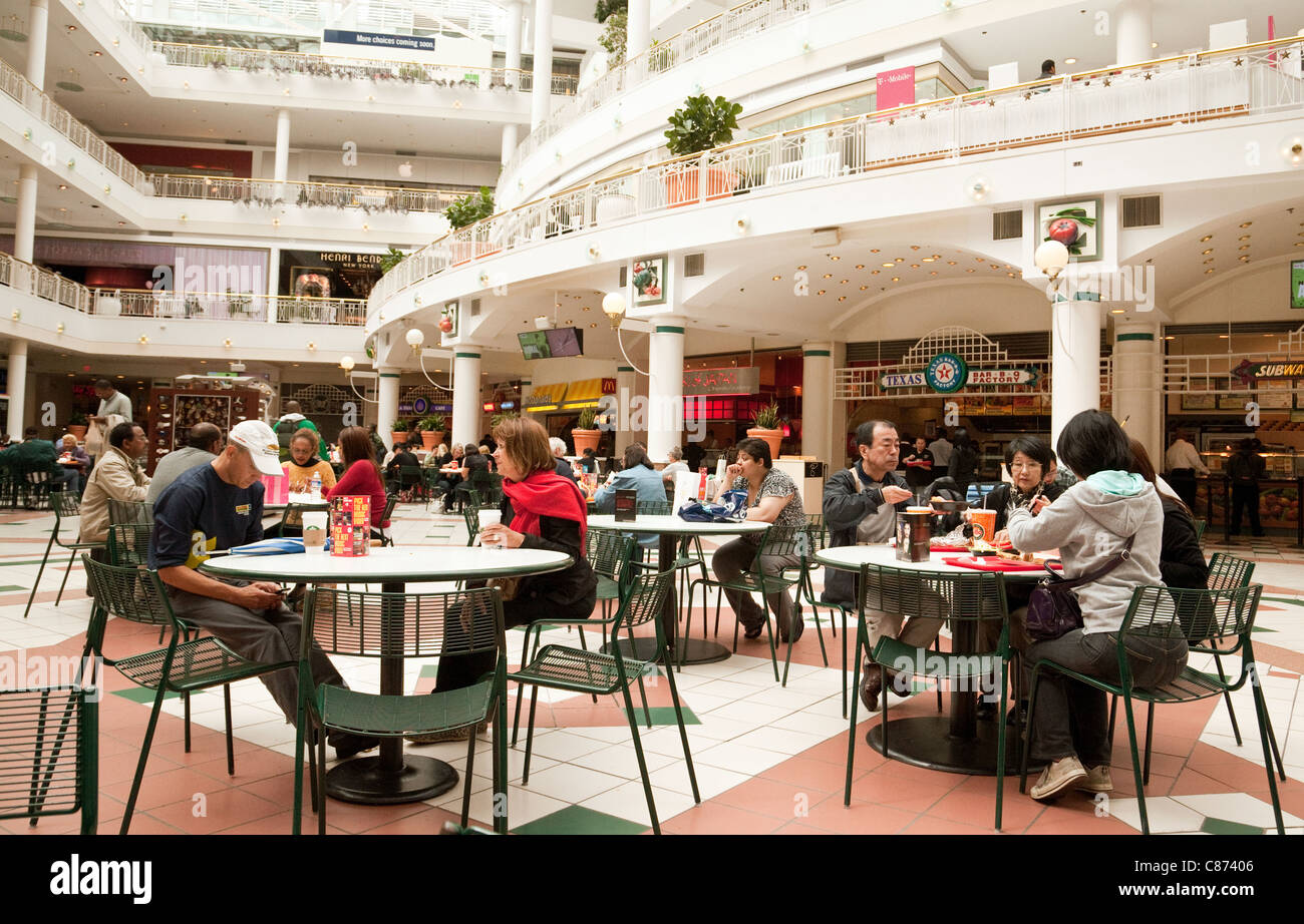 Cafe USA; Menschen essen in einem Café auf der Food Court, Pentagon City Einkaufszentrum, Washington DC, USA Stockfoto