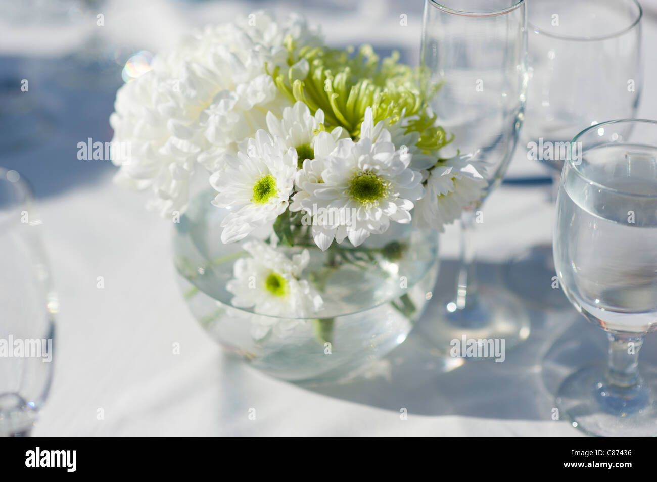 Blumen bei Hochzeitsfeier Stockfoto