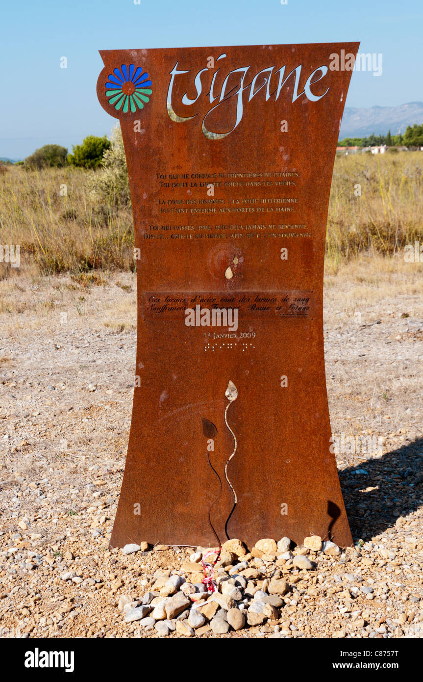 Denkmal für Zigeuner im Camp de Rivesaltes zwischen Rivesaltes und Perpignan in Südfrankreich.  SIEHE BESCHREIBUNG FÜR DETAILS. Stockfoto