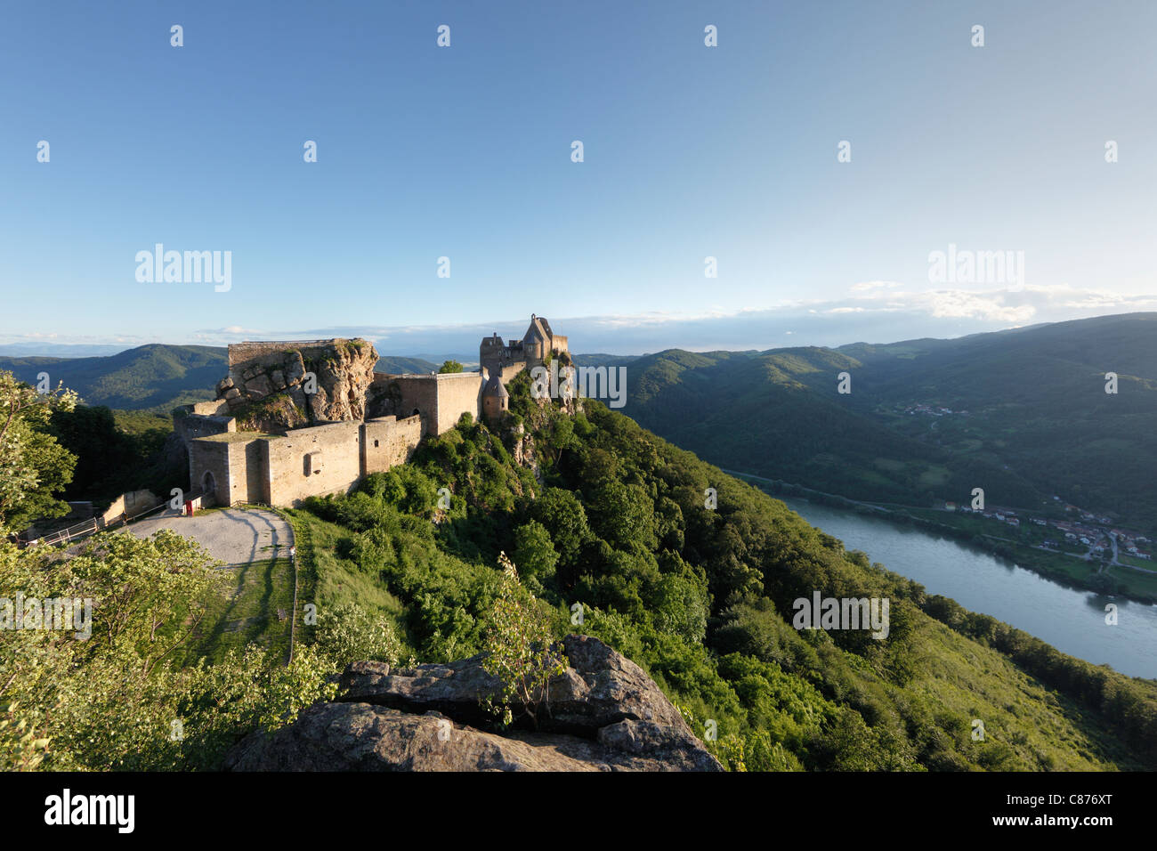 Österreich, Niederösterreich, Wachau, Ansicht von Aggstein Burg und Donau Stockfoto
