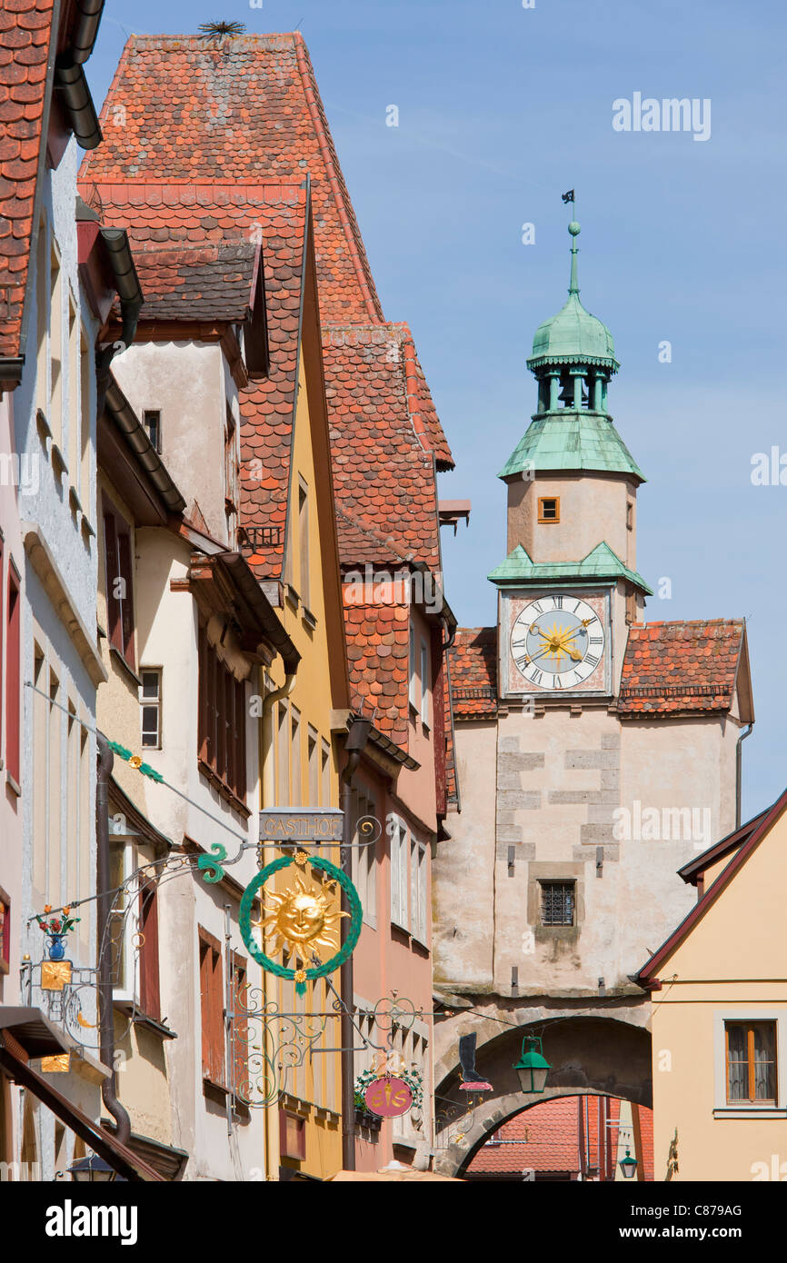Deutschland, Bayern, Franken, Rothenburg Ob der Tauber, Hafengasse, Blick auf Markusturm Turm und Häuser Stockfoto