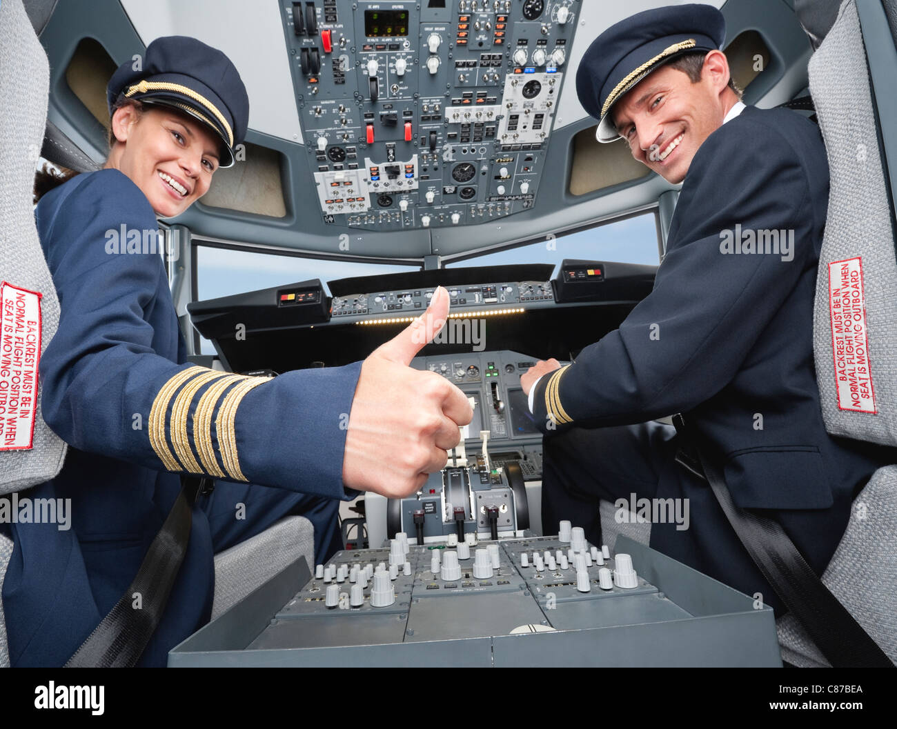 Deutschland, Bayern, München, Pilot und Kopilot Pilotierung Flugzeug aus Flugzeug-cockpit Stockfoto