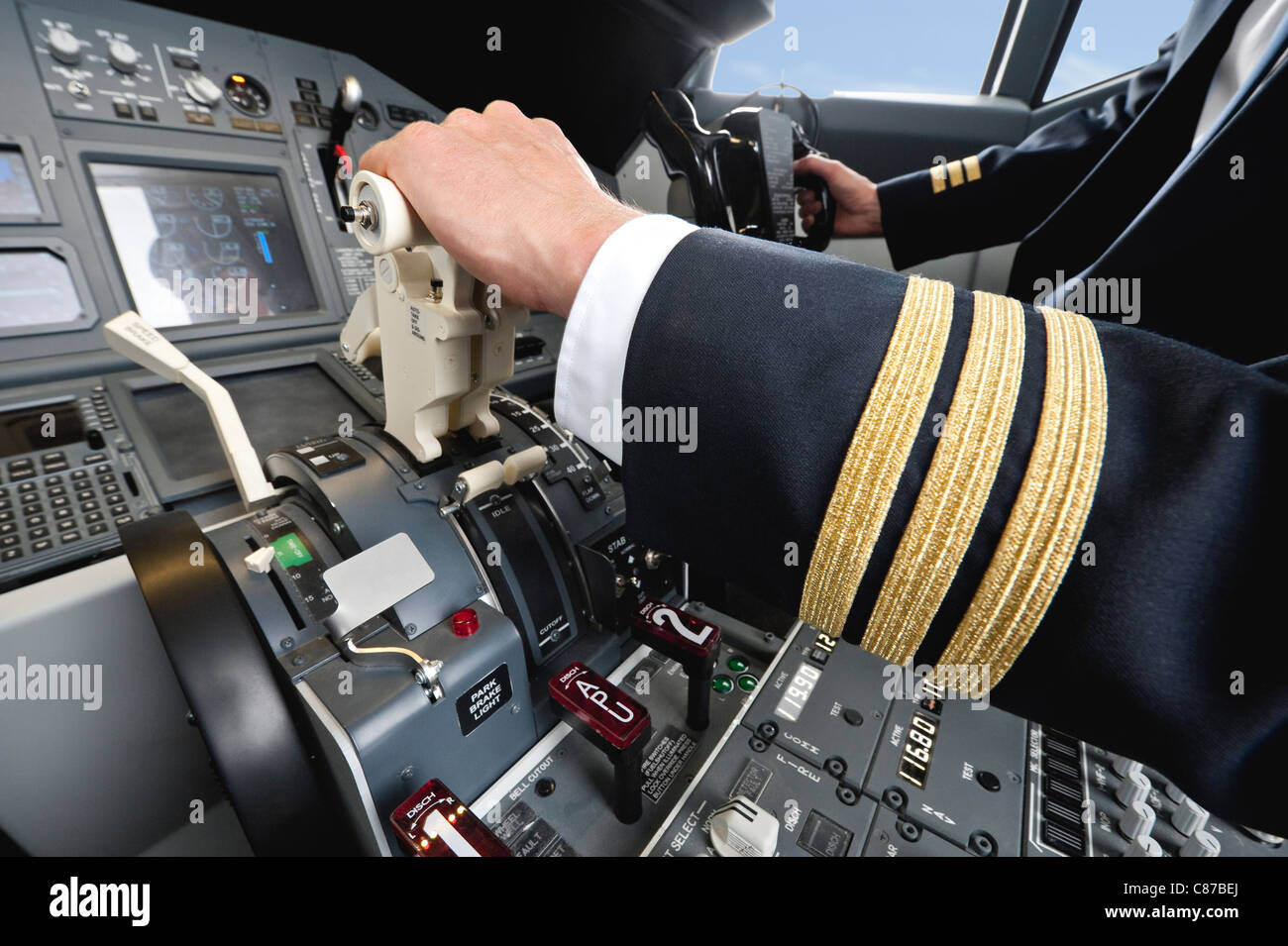 Deutschland, Bayern, München, Pilot Pilot Flugzeug aus Flugzeug-cockpit Stockfoto