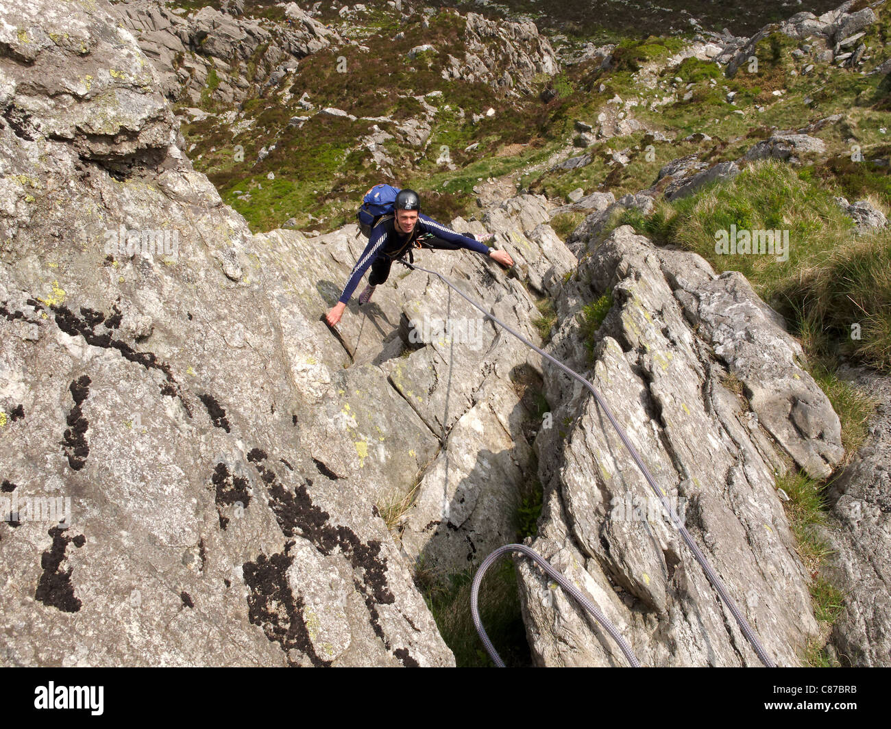 Ein Kletterer auf gerillt Arete Tryfan Snowdonia Stockfoto