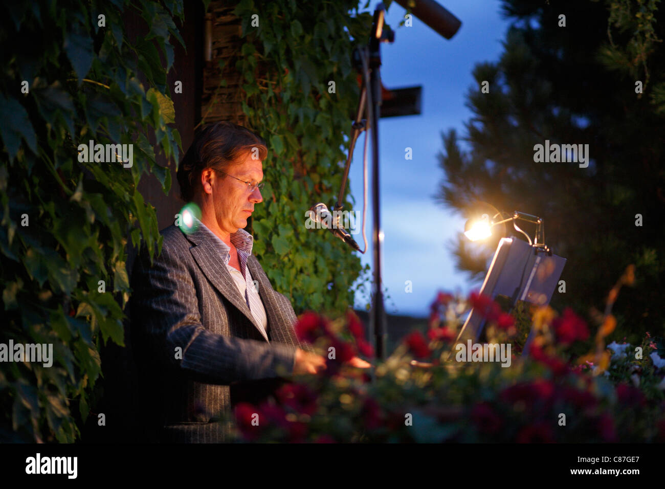 Musiker auf einer Gartenparty, Treffen am Ossiacher See, Österreich Stockfoto