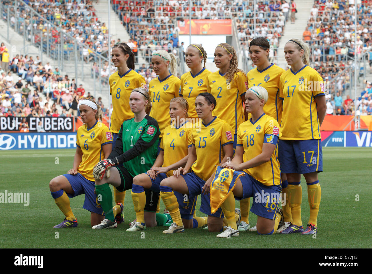 Die Schweden Startelf reiht sich vor der 2011 FIFA Frauen WM-dritten Platz match gegen Frankreich. Stockfoto
