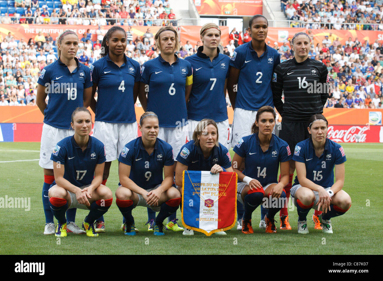 Die Startelf Frankreich reiht sich vor der 2011 FIFA Frauen WM-dritten Platz match gegen Schweden. Stockfoto