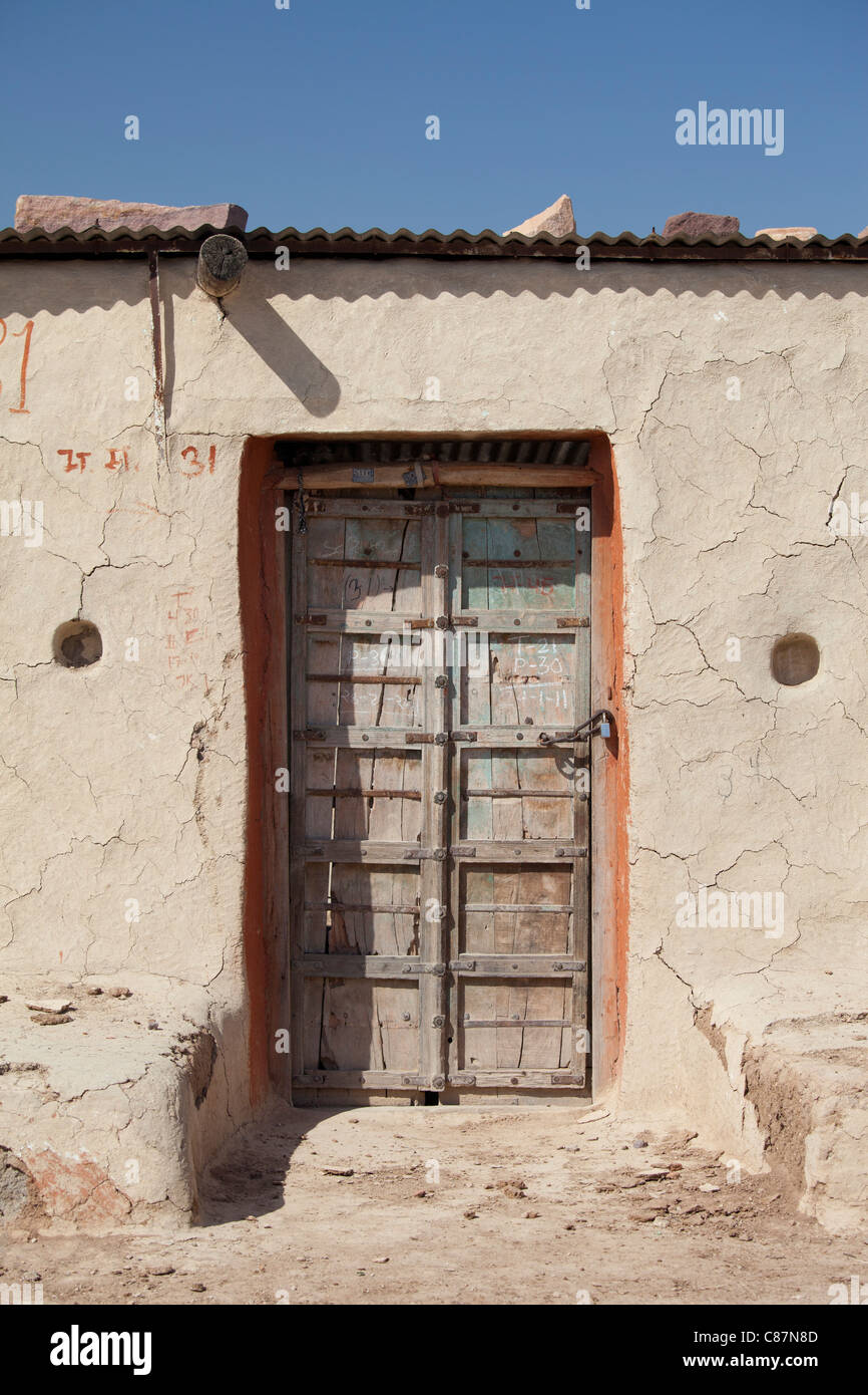 Nicht besetzten Haus in Hindu Dorf von Dhudaly in Rajasthan, Nordindien Stockfoto