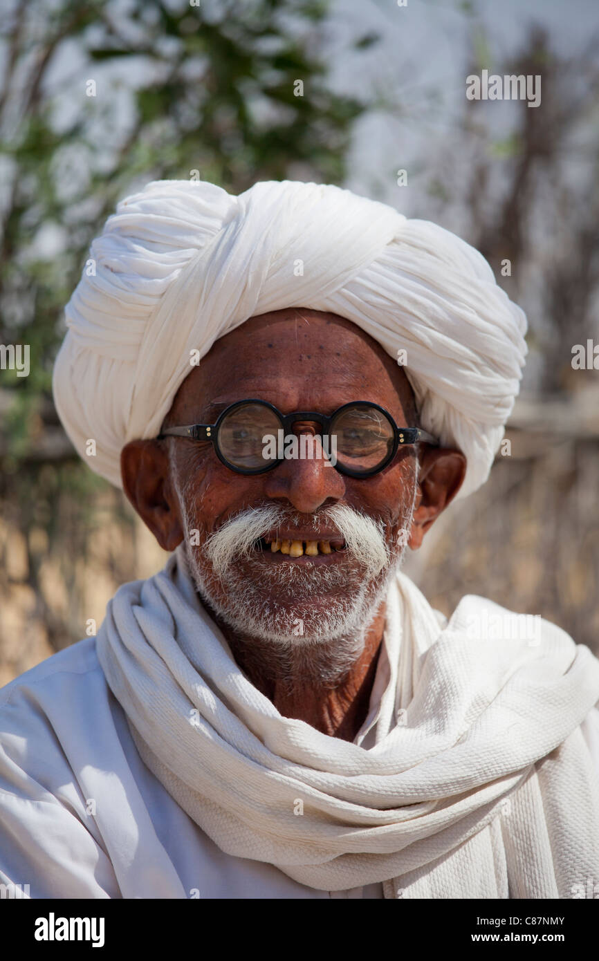 Bishnoi indischen Hindu Mann am Bishnoi Dorf in der Nähe von Rohet in Rajasthan, Nordindien Stockfoto