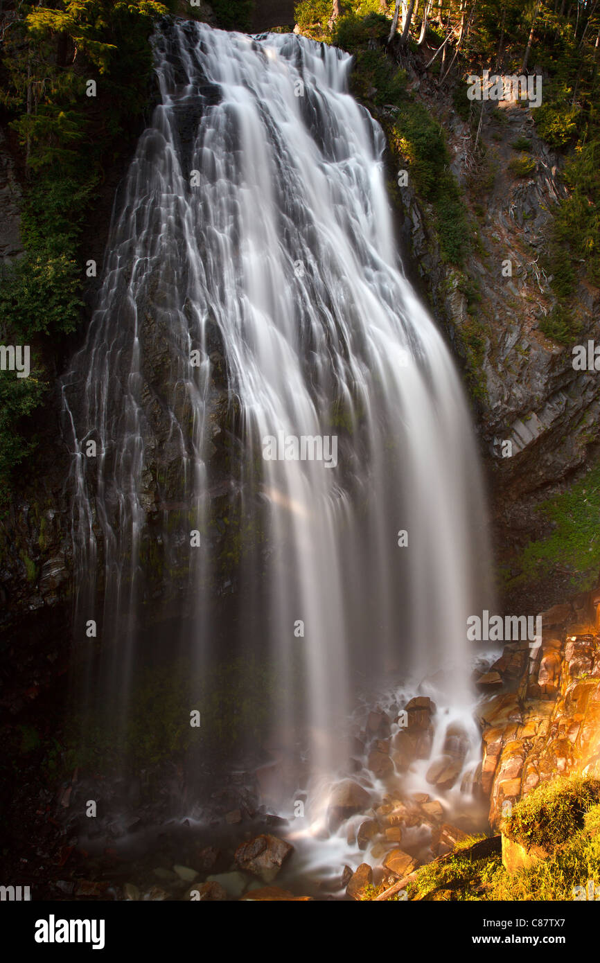 Spektakuläre Narada fällt am Mt. Rainier Nationalpark Stockfoto