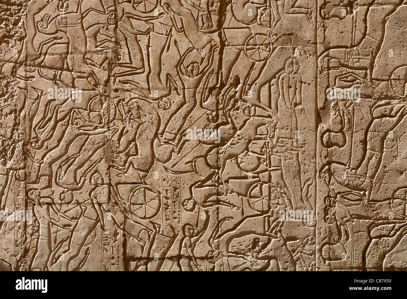Relief Arbeiten zeigen Feldzüge von Ramses II in das Ramesseum, Luxor, Ägypten Stockfoto