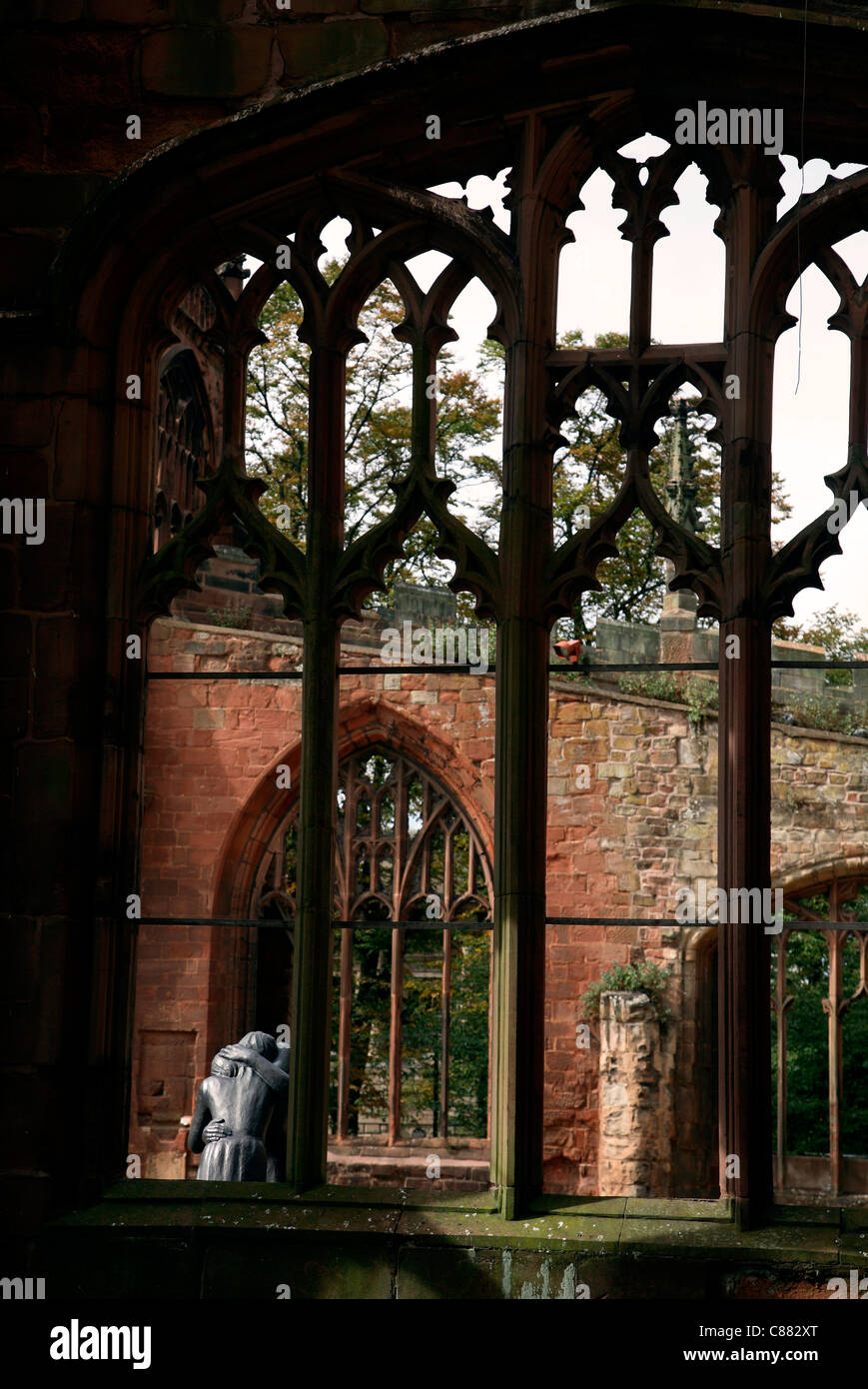 Coventry Cathedral Ruin und Skulptur Stockfoto
