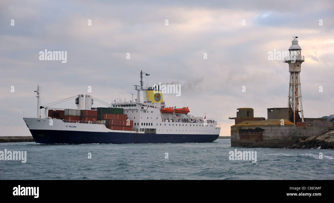 RMS St. Helena verlässt Portland Hafen, Dorset, zum letzten Mal auf ihrem Weg nach Süden nach Ascension Island und St. Helena. Von nun an wird sie aus Südafrika, schneiden Direktlinks aus dem Vereinigten Königreich zum ersten Mal betreiben. Inselbewohner haben nun fliegen Sie nach Kapstadt, um nach Hause kommen oder besuchen Stockfoto