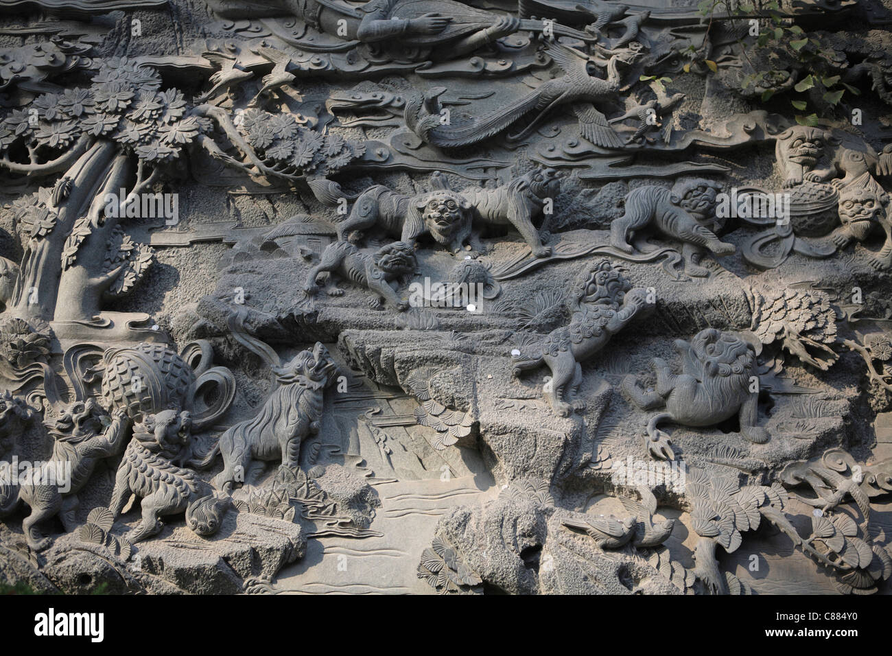 Felszeichnungen von traditionellen chinesischen Drachen von Ling-Yin-Tempel, Westsee, Hangzhou, China, Asien Stockfoto