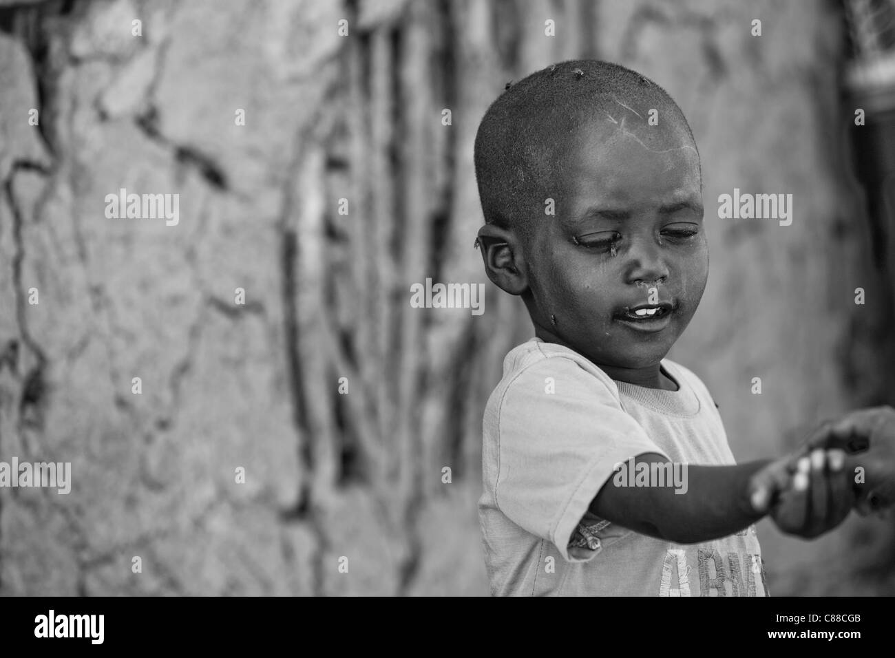 Young Masaai junge im Dorf Stockfoto