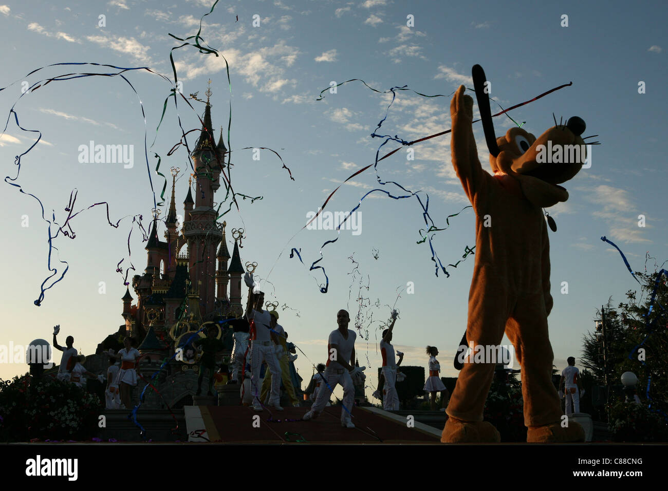 Show am Abend vor der Sleeping Beauty Castle in Disneyland Paris, Frankreich. Stockfoto