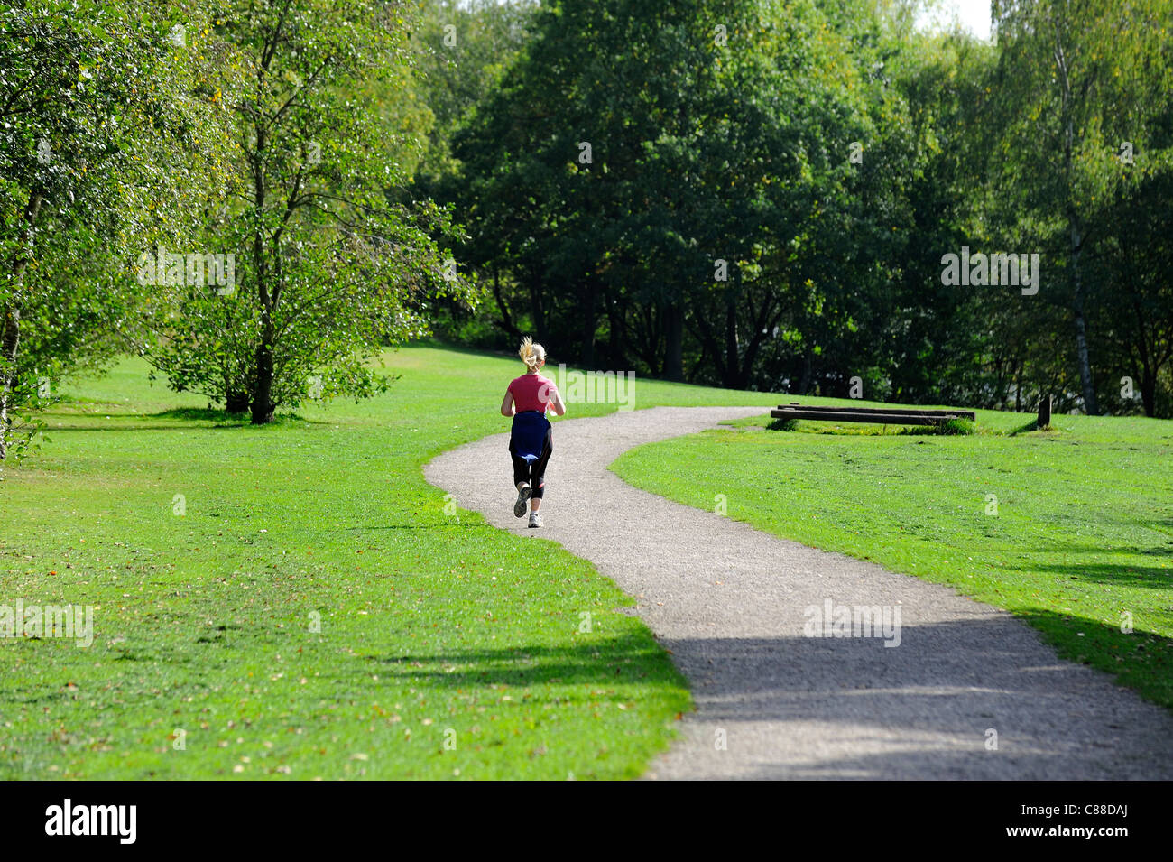 weibliche Läufer im Shipley Land Park England uk Stockfoto