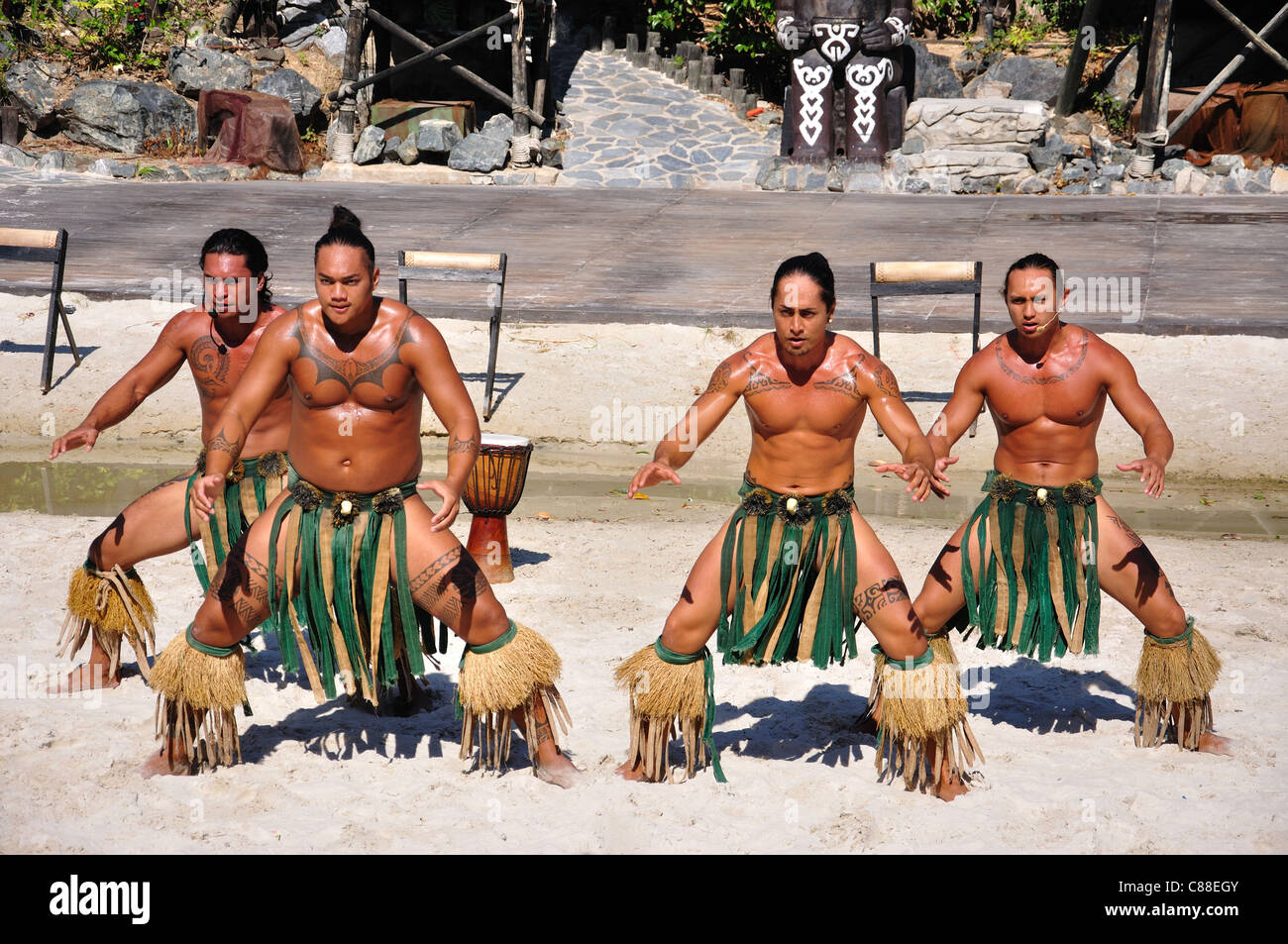 Tänzer im polynesischen zeigen, Themenpark PortAventura, Salou, Costa Daurada, Provinz Tarragona, Katalonien, Spanien Stockfoto